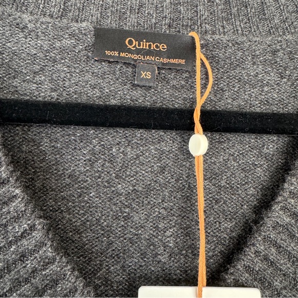 NWT QUINCE Women Mongolian Cashmere Oversized V-Neck Sweater Heather Charcoal XS - Picture 7 of 11